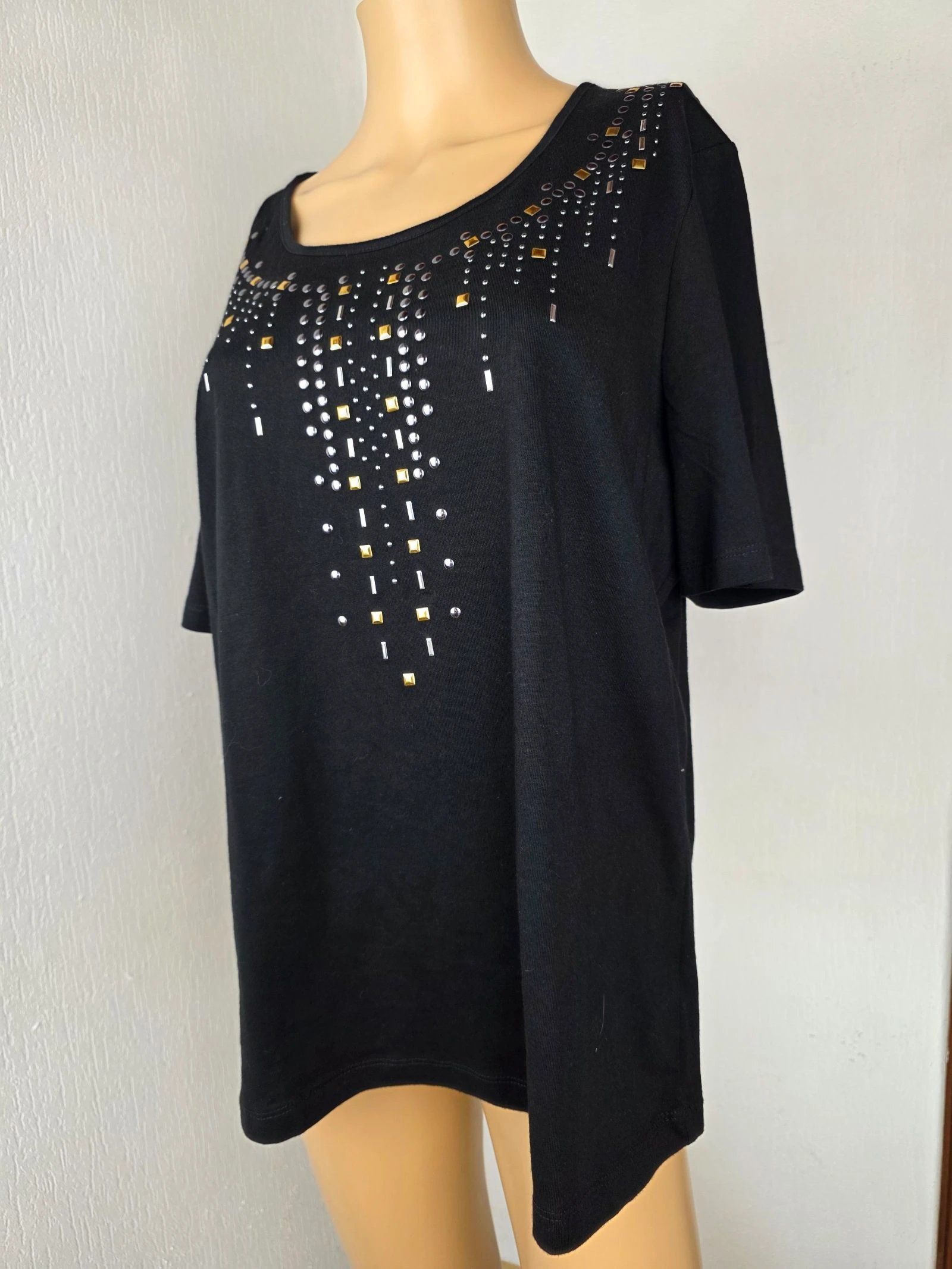 Anne Weyburn beaded and studded black t-shirt fits a 44 – photo 4